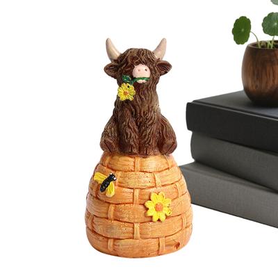 Highland Cow Holding Cute Animal Statue Cute Collectible Figurines Cow Decor Resin Cow Figurine Ornaments Decoration
