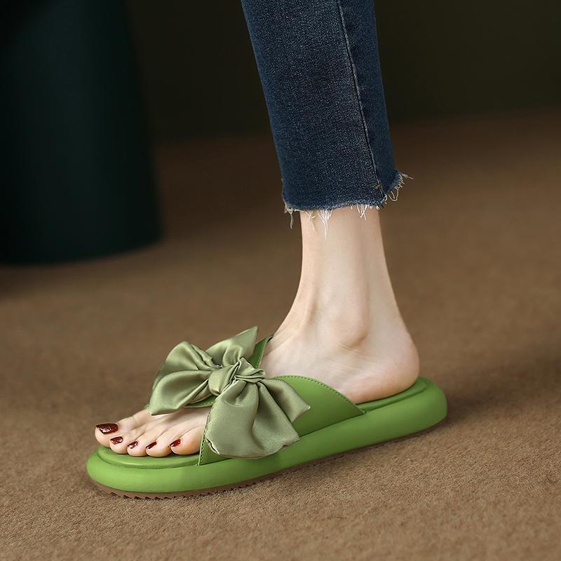 Soft-soled shit-stepping bow flat-soled sandals, new thick-soled women's cool slippers for women's summer wear in the summer of 2025