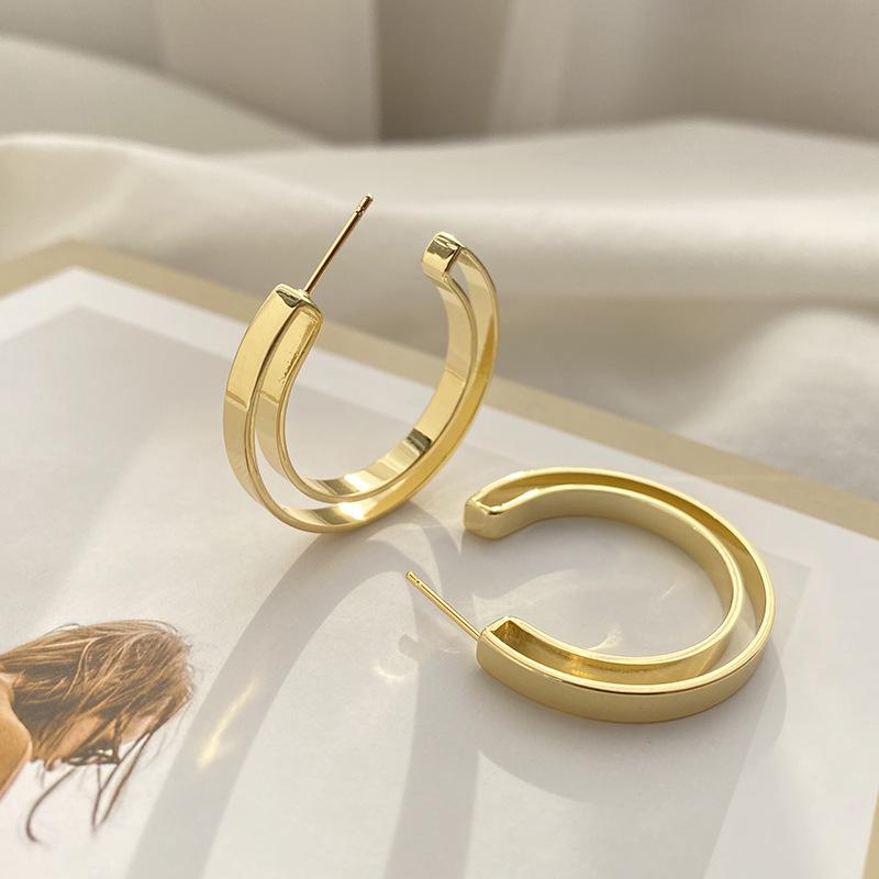 

Irregular Metal Circle Earrings - Trendy 2021 European-American Style Women s Simple Dangle Studs with Personality золотой