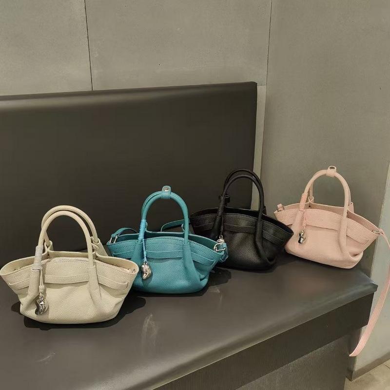 2026 New Leather Vegetable Basket Handbag Women's Niche Design Cloud Dumpling Bag Pendant Shoulder Bag Messenger Bag