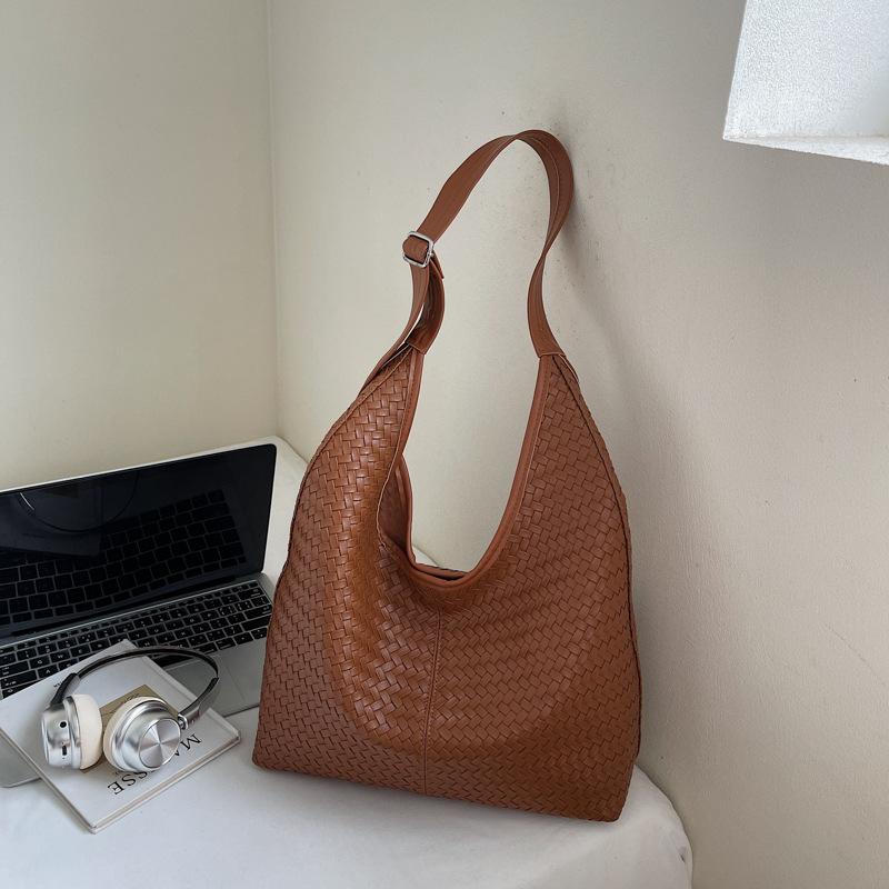 Retro Fashion Woven Tote Bag Women's Korean Version of Work Commuting 2025 New Autumn Trend Foreign Shoulder Bag