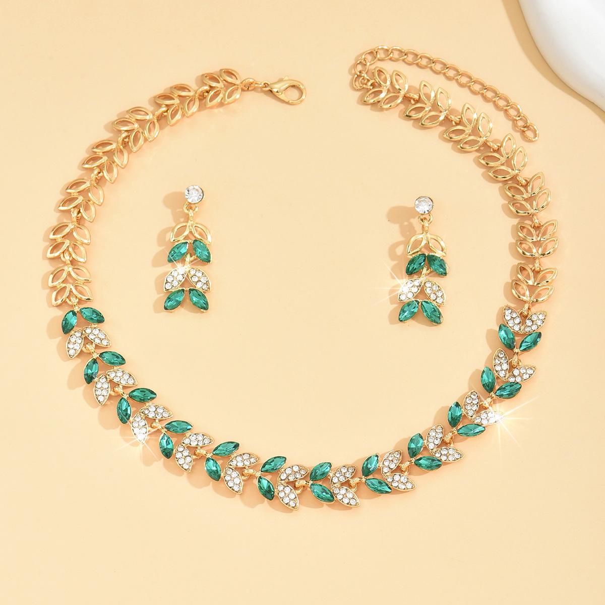 New Niche Style Design Light Luxury Versatile Elegant Set Women s Luxury Earrings Necklace Two-piece Chain Set