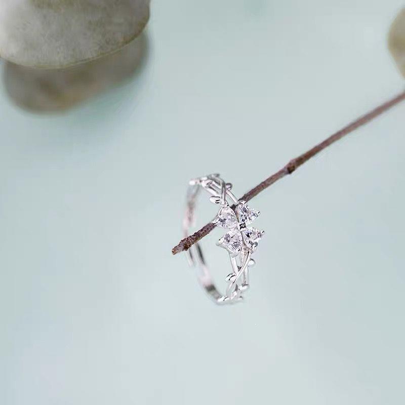 Korean-Style Silver Plated Four-Leaf Clover Best Friend Ring - Minimalist & Trendy Women's Luxury Fashion Design.