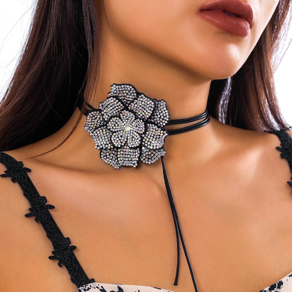 Übertriebene Strass Große Rose Blume Schlüsselbeinkette Halskette Damen Verstellbarer Schleifenknoten Seil Choker Hochzeits Schmuck Y2K Accessoires