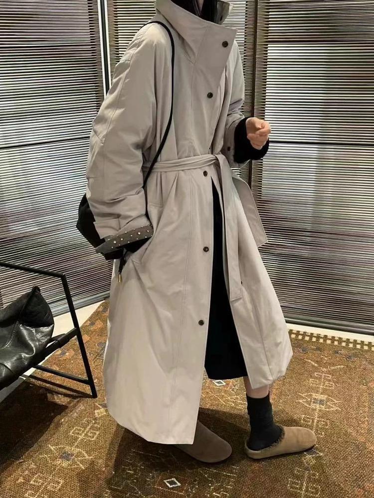 

2024 Зимнее женское хлопковое пальто средней длины с воротником-стойкой, подчеркивающее талию - Корейский стиль, свободная и стройнящая верхняя одежда до колена Medium грязно-белый