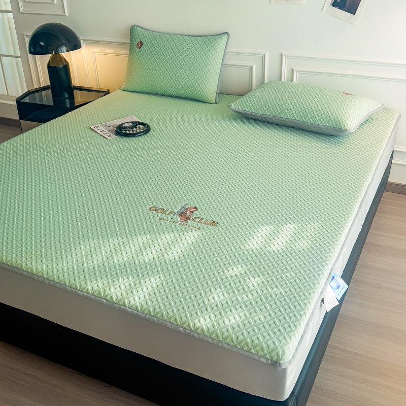 A-Class High-End Embroidered Summer Mat Set: Ice-Cool, Modern Minimalist, Solid Color, Fitted Sheet Style.