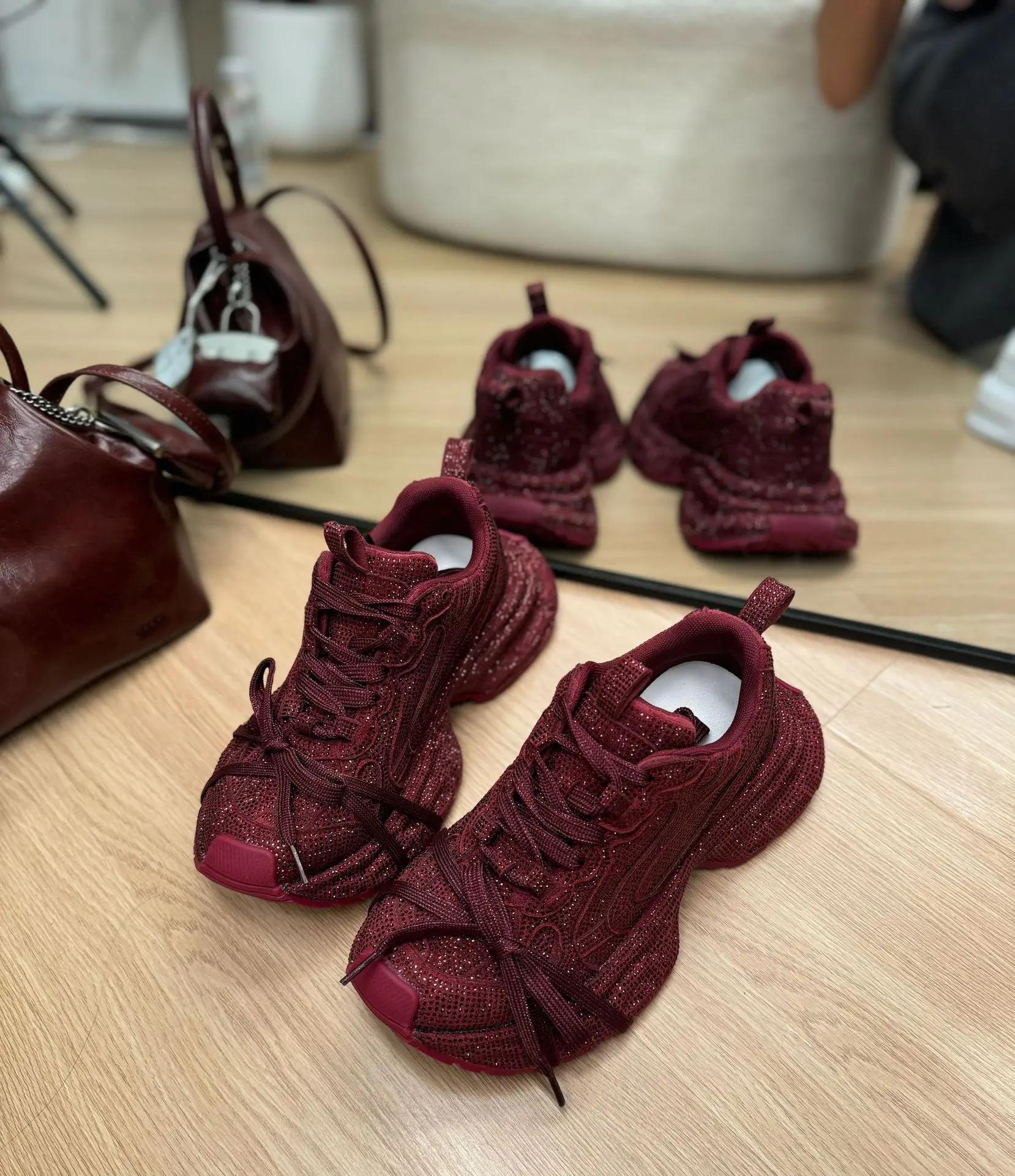 

Весна и осень 2024 года, новые женские туфли со стразами, полные бриллиантов, на толстой подошве, Ангола, красные, нишевые, для спорта и отдыха, для пап 39