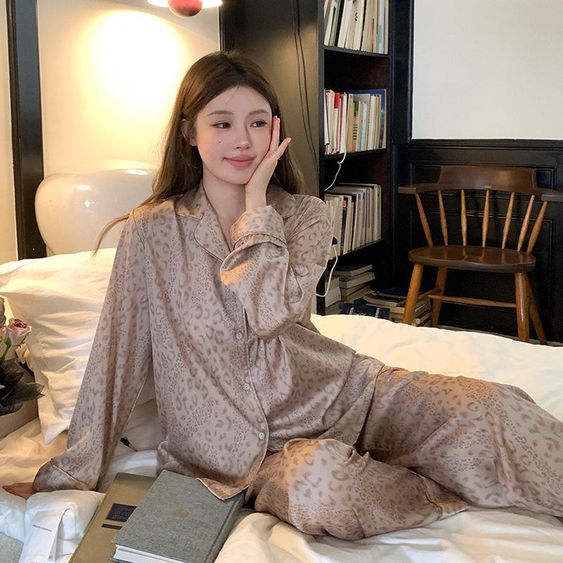 Coffee leopard print Korean pajamas women's ice silk silk autumn and winter comfortable long-sleeved loungewear suit can be worn outside