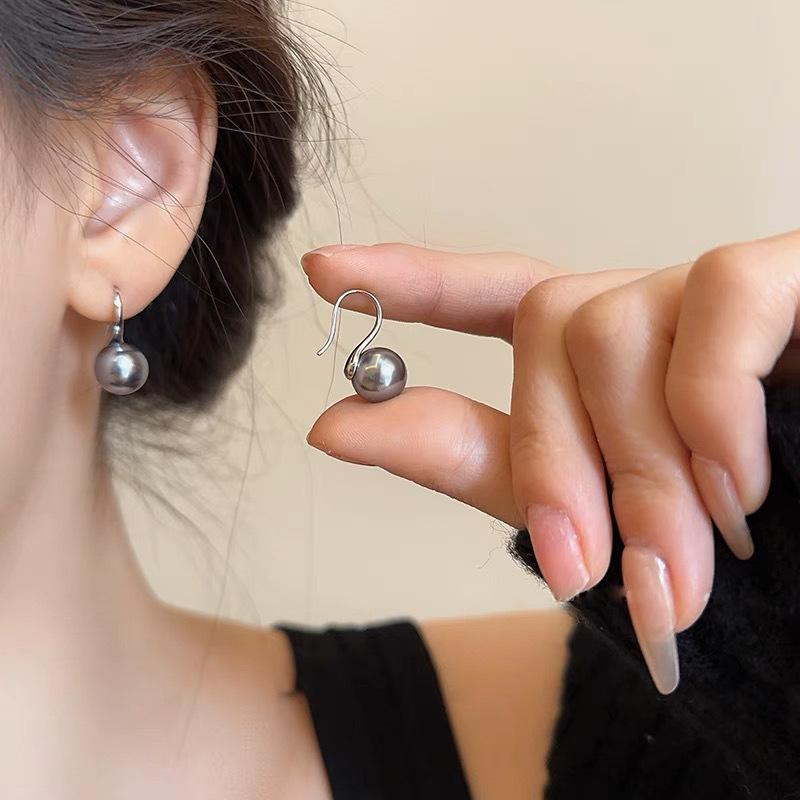 Pearl earrings women's niche unique earrings new earrings fashion commuter ear hooks high-end temperament earrings
