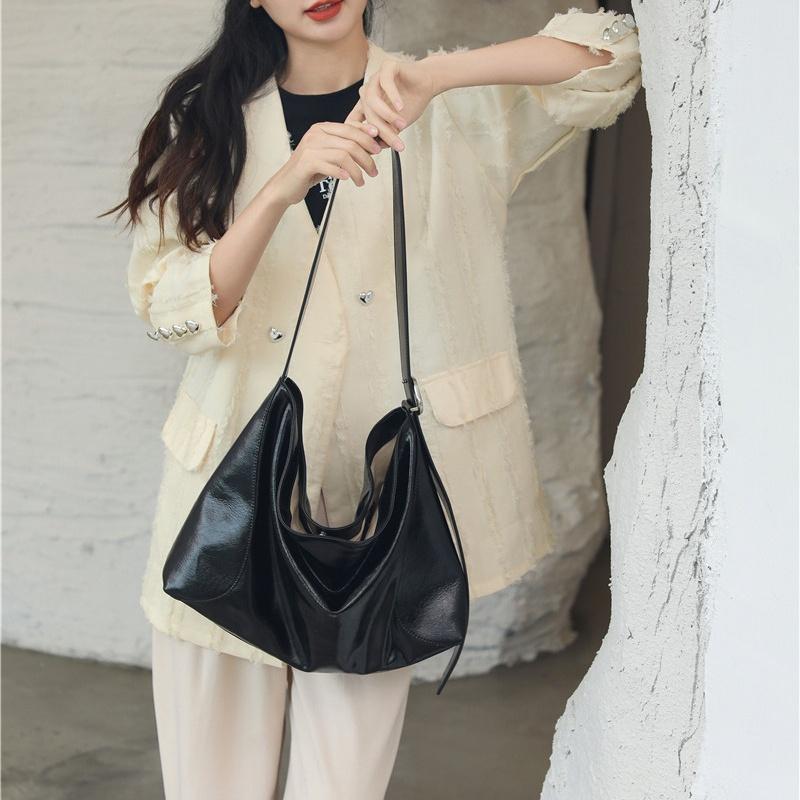 

Large-Capacity Retro Commuter Tote Bag Shoulder Bag Crossbody Bag Underarm Bag Women s Soft Durable