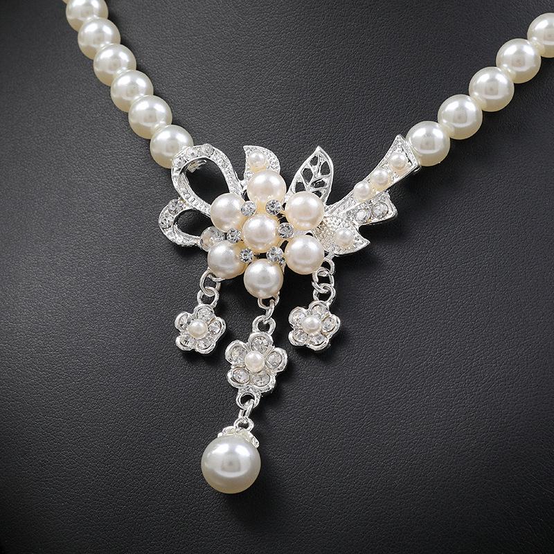 2022 Fashion Pearl Flower Necklace & Earrings Set: European-American Women's Hot Jewelry