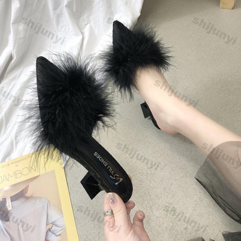 Demies-chaussures d'intérieur pour femme Nouvelles d'été Sexy Bout pointu Tempérament Talons hauts Pantoufles Mode féminine Pelucheuses Talons hauts Claquettes unies
