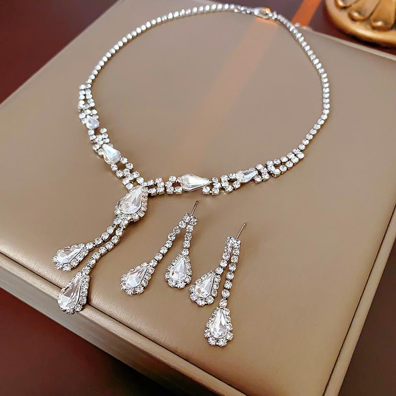 Luxusní sada náušnic a náhrdelníku s perlou a diamantem ve tvaru kapky vody - Elegantní dámská móda vysoké třídy
