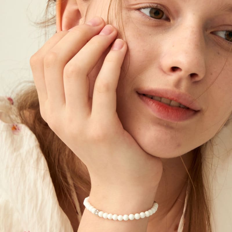 Noonoo Fingers [natural Stone] Rolling Shell Bracelet / White Mother-of-pearl