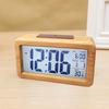 Dřevěný digitální displej s elektronickým budíkem pro domácí použití