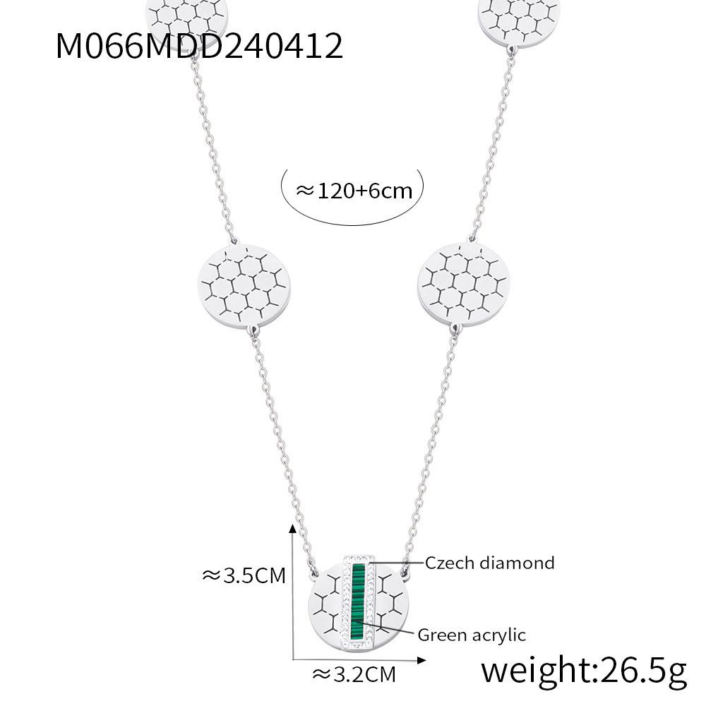 

Длинная цепочка для свитера из титановой стали в британском стиле в стиле ретро с геометрическими круглыми сотами, полые аксессуары, квадратная подвеска из акрила с бриллиантовой инкрустацией