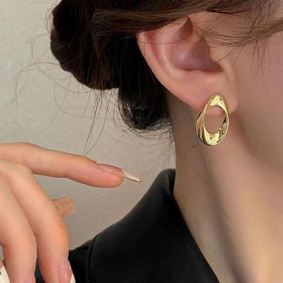 "High-End European & American Minimalist Metal Earrings: Trendy Cold Style Women's Niche Design"