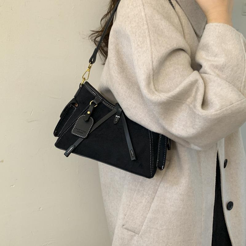 Suede bag women's large capacity 2025 new autumn and winter versatile retro shoulder underarm bag commuter bucket bag