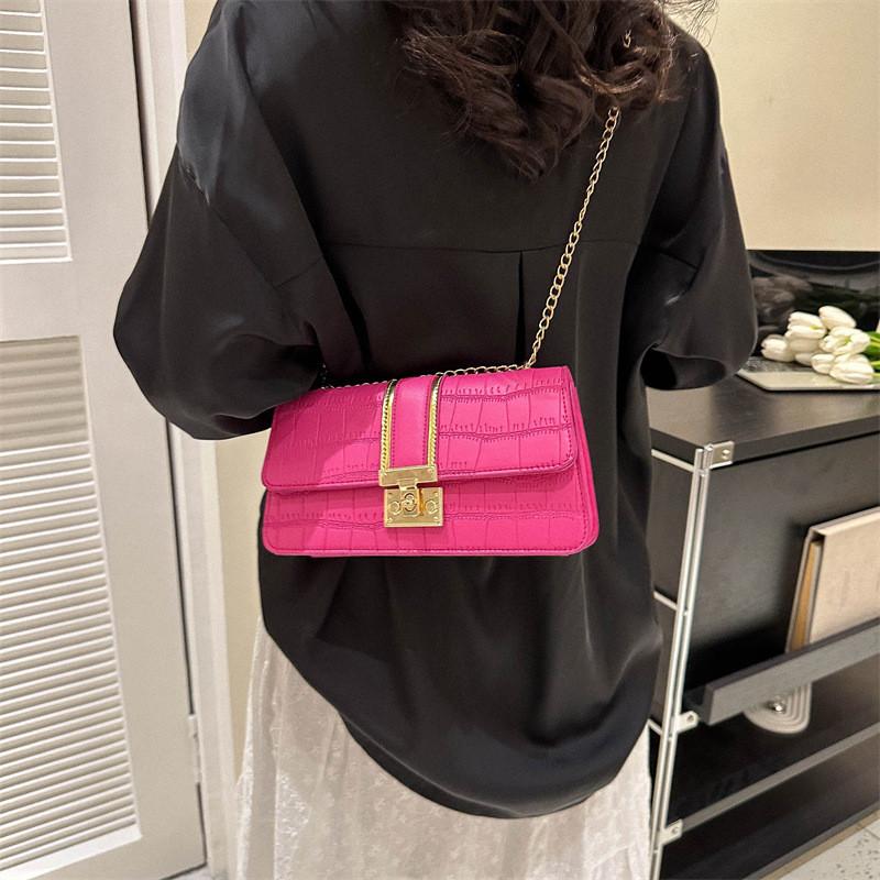 Trendy Women's Shoulder Bag Stylish Chain Crossbody Bag Fashionable Small Square Bag