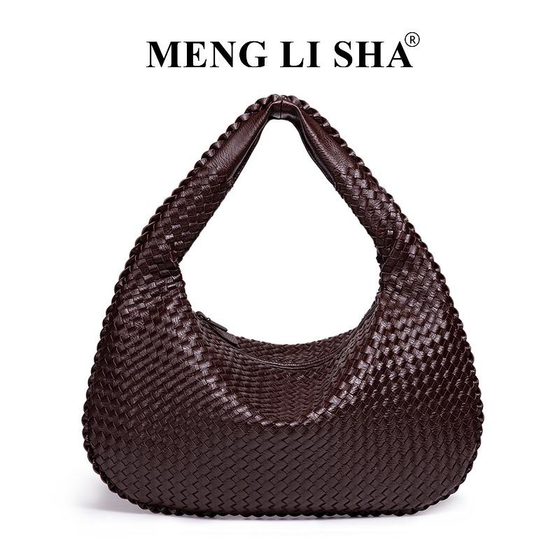 New large-capacity hand-woven bag, commuter portable dumpling bag, fashionable versatile single shoulder underarm crescent bag.
