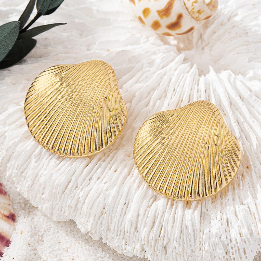 1 Pair of Vintage Textured Shell Thread Earrings