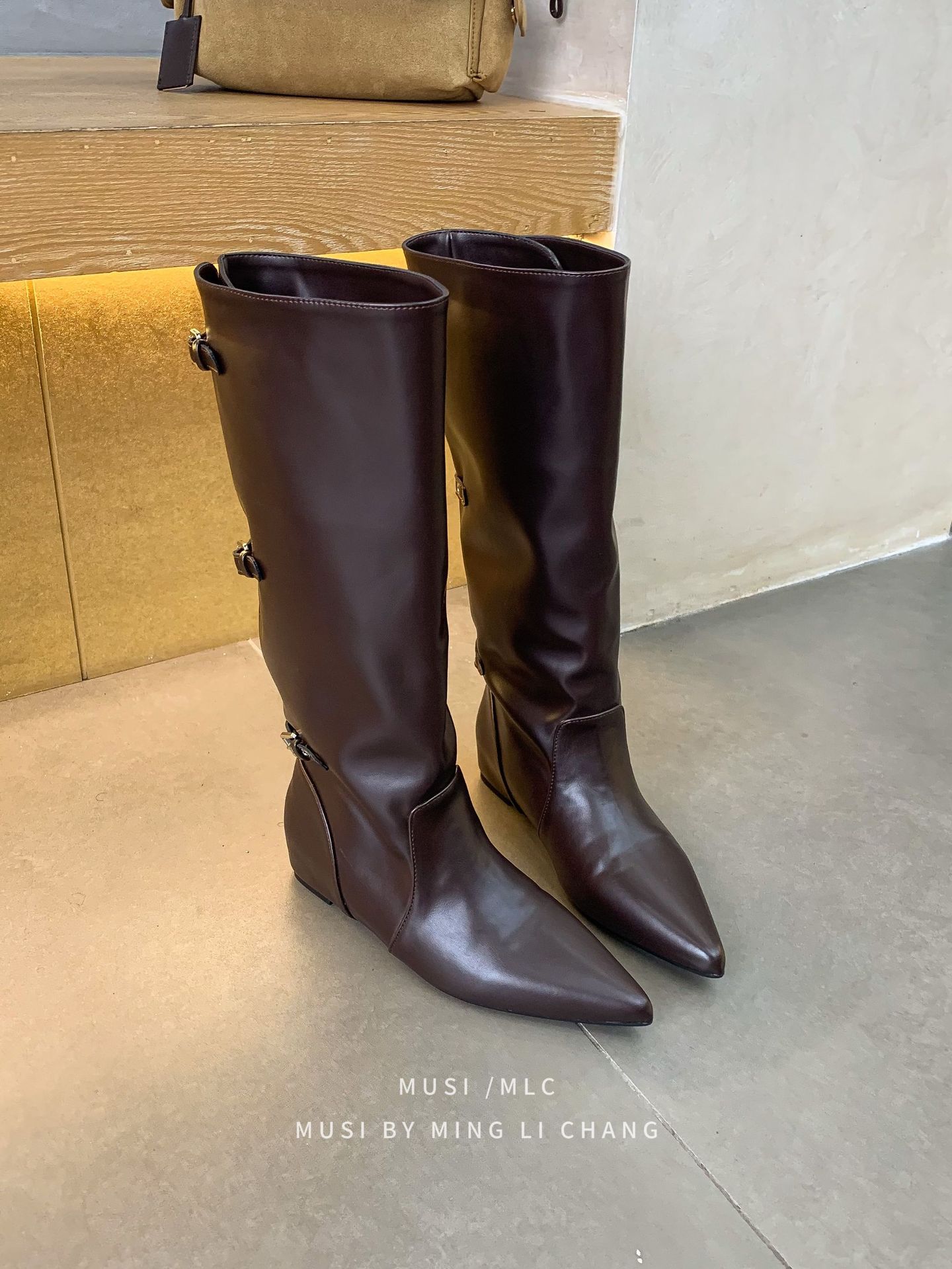 

Square head pleated thick heel trousers boots women s niche design sense belt buckle high knight boots but knee spice girl boots 39 коричневый