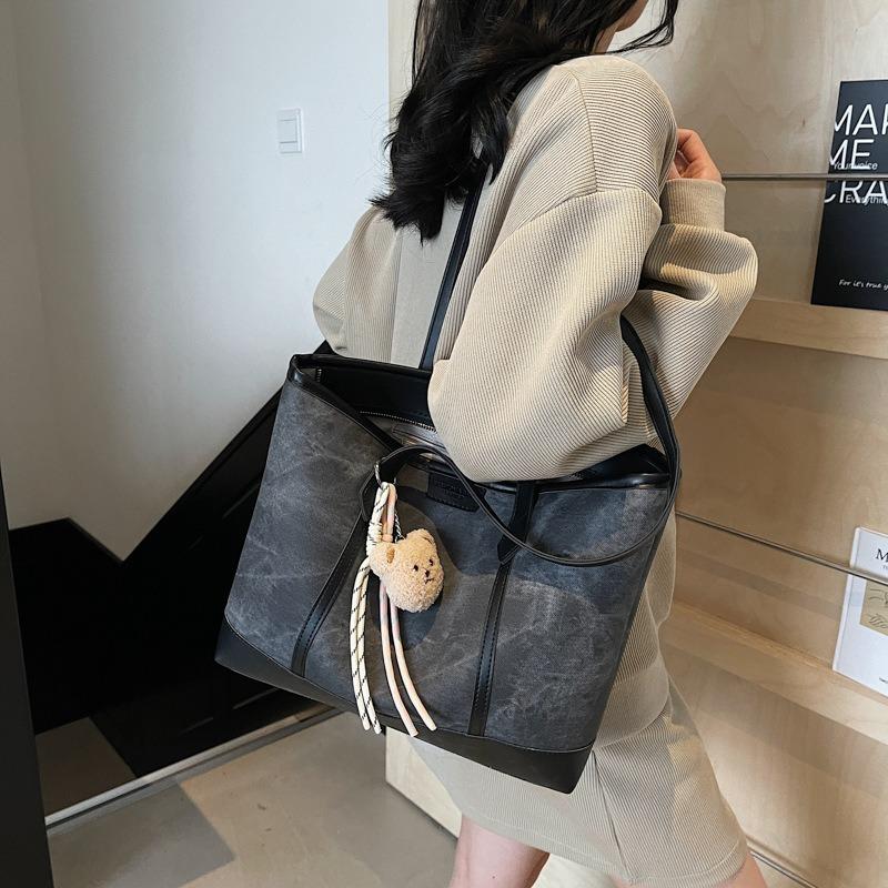 Large-capacity simple tote bag women's new fashionable versatile shoulder bag niche class commuter bag