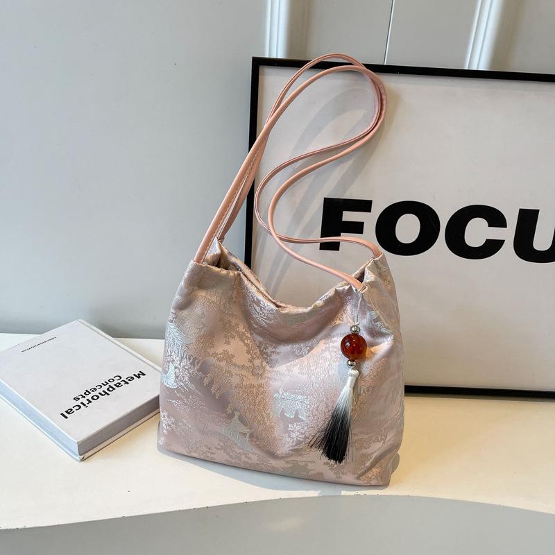 

Guofeng large-capacity bag women s summer 2024 new exquisite embroidery leisure commuter tote bag new Chinese shoulder bag рожевий