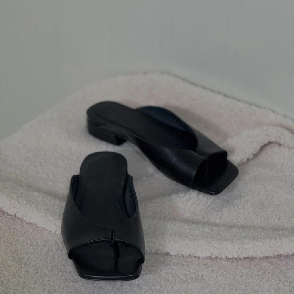 Leather square-toed one-word slippers women's summer 2025 new hemming low-heeled flat-bottomed casual versatile sandals