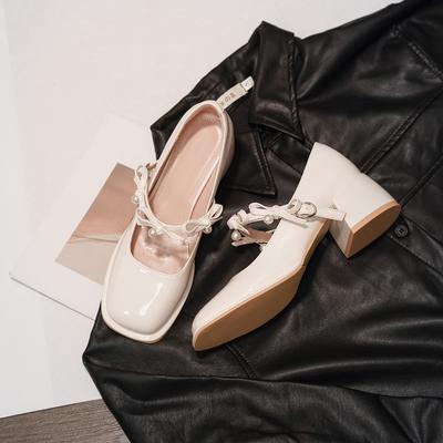 Silberner Blockabsatz Leichter Mund Einzelne Schuhe Damen Französischer Wortgürtel Mary Jane Schuhe Perlen Schleife mit Rock Feenschuhe