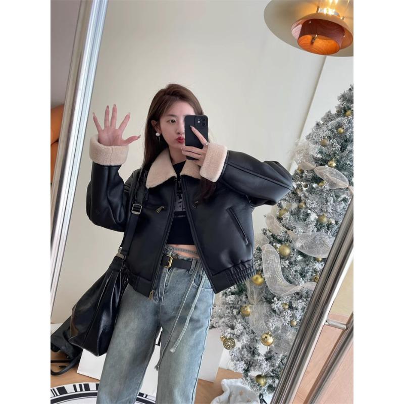 Einteiliger Mantel aus reiner Wolle mit genarbtem Lammfell-Verbundpelz, Mantel für Damen mit Pelzkragen