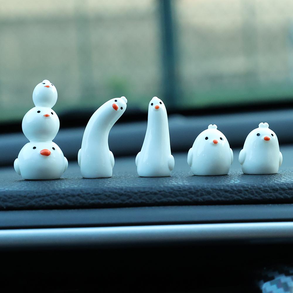 Lichtgevende Auto-ornamenten Mini Glow-in-the-dark Grappige Kippenpop Ornamenten Auto Dashboard Noctilucente Decoraties Accessoires