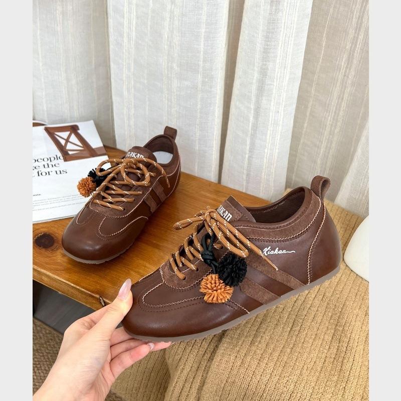 

The inner height is increased by 5cm~ retro versatile German training shoes for women in the early autumn of 2025, the new hairballs are not tired of 40 коричневый