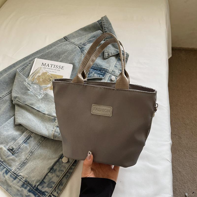 

Повседневная наплечная сумка-мессенджер Новая маленькая квадратная сумка для мобильного телефона Универсальная сумка для покупок Легкая нейлоновая сумка с защитой от брызг светло-серый