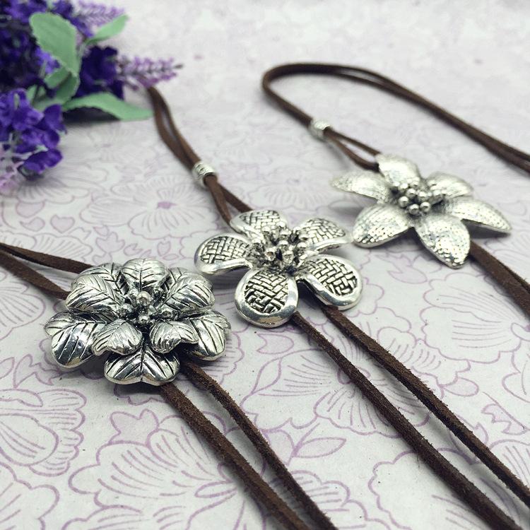 Retro ethnischer Stil handgefertigte tibetanische Silber Blume lange Halskette, antiker Silberanhänger mit Fransen Damenmode Pulloverkette Accessoires