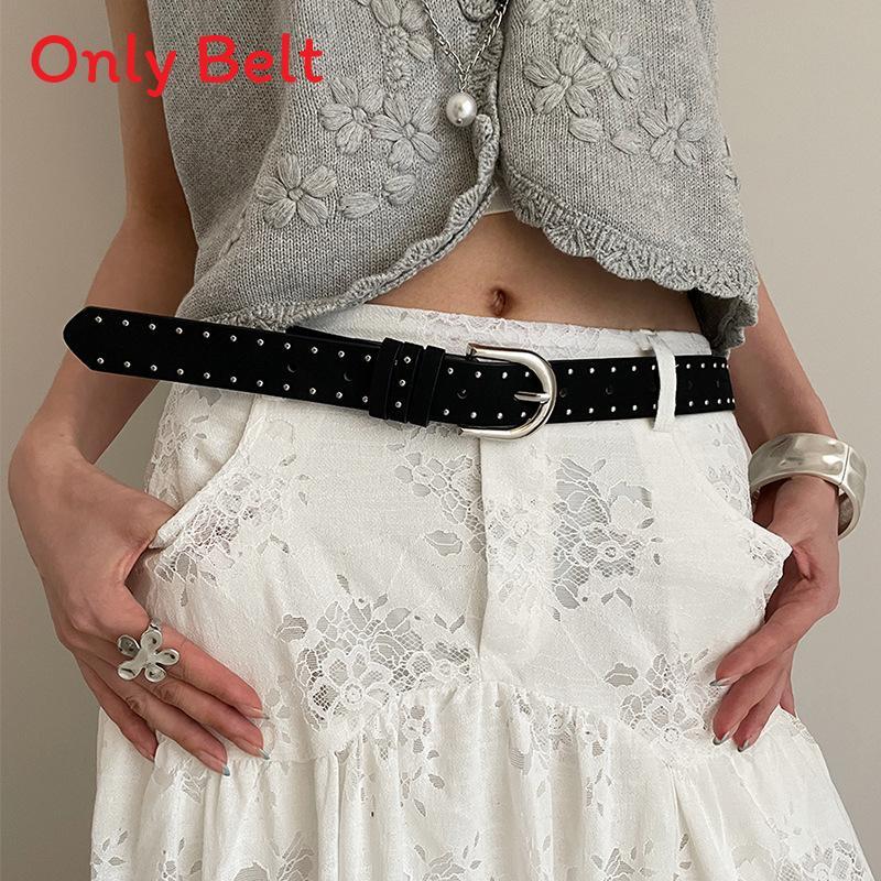 

Стильный кожаный ремень в панк-стиле для женщин с металлической пряжкой-булавкой и украшенными шипами чёрный