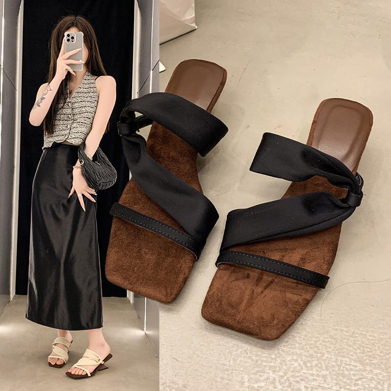 

[Sufficient stock] One-word sandals French high-end sandals women s shoes wear red thick heels in summer 35