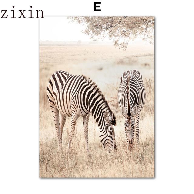 Peisaj de pajiști bej Leu Zebră Păsări Animale Artă de perete Pictură pe pânză Postere și imprimeuri nordice Decor interior pentru cameră de zi