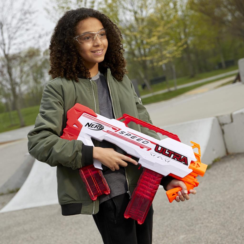 Hasbro Nerf Ultra Speed Elektrisk Snabbast Inkluderar 24 Nerf Ultra AccuStrike Kompatibel med Nerf Ultra Pilar Autentisk Skjutning Populär Gåva för Pojkar
