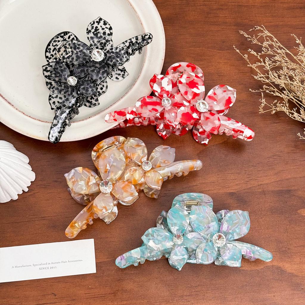 Elegant Oversized Floral Acetate Hair Claw Clip For Sophisticated Women In Spring 2024