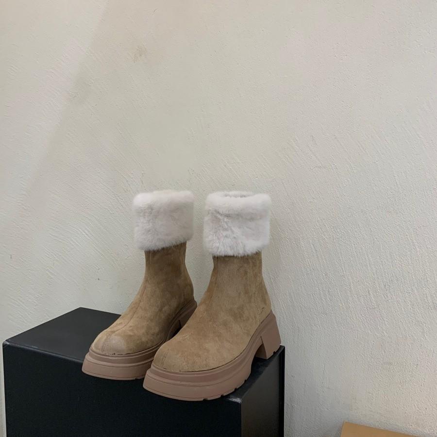 2025 Autumn and Winter New Korean Version Fashion Boots Round Head Rear Zipper Middle Heel Thin Martin Boots Large Size Short Fluffy Boots