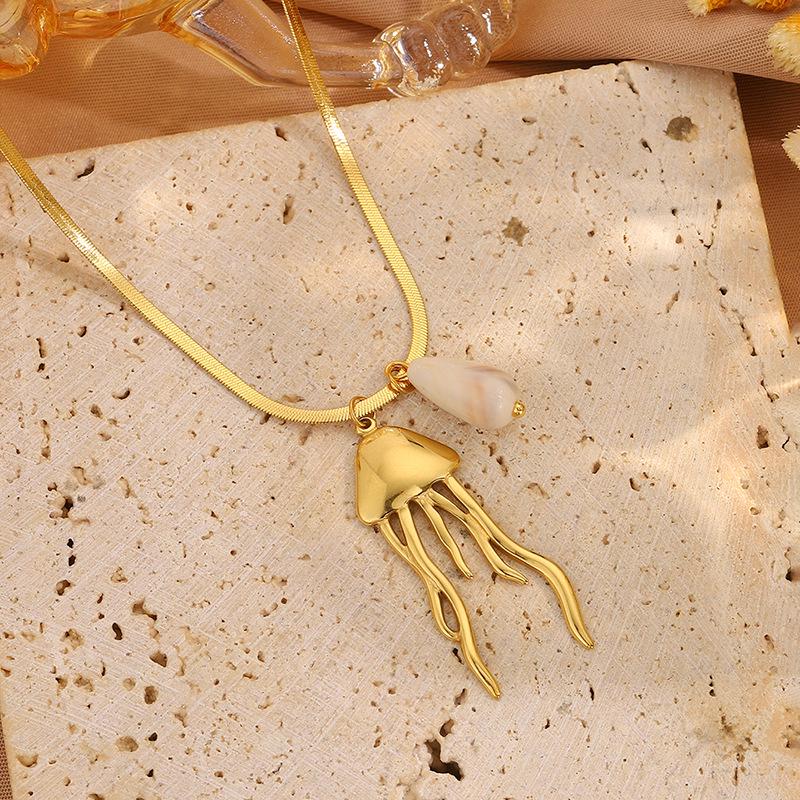 Stylish Jellyfish Pendant Titanium Necklace – Light Luxury Ocean-Inspired Clavicle Chain