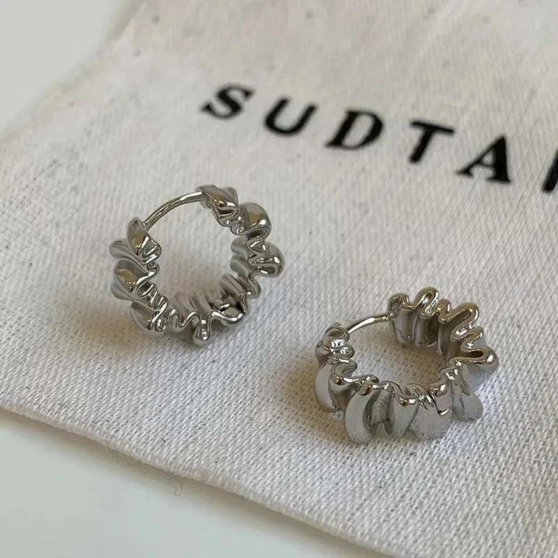 Vintage Metal Irregular Wavy Pleated Hoop Earrings For Women 2024 New Trendy Design Geometric Temperament Earrings Jewelry