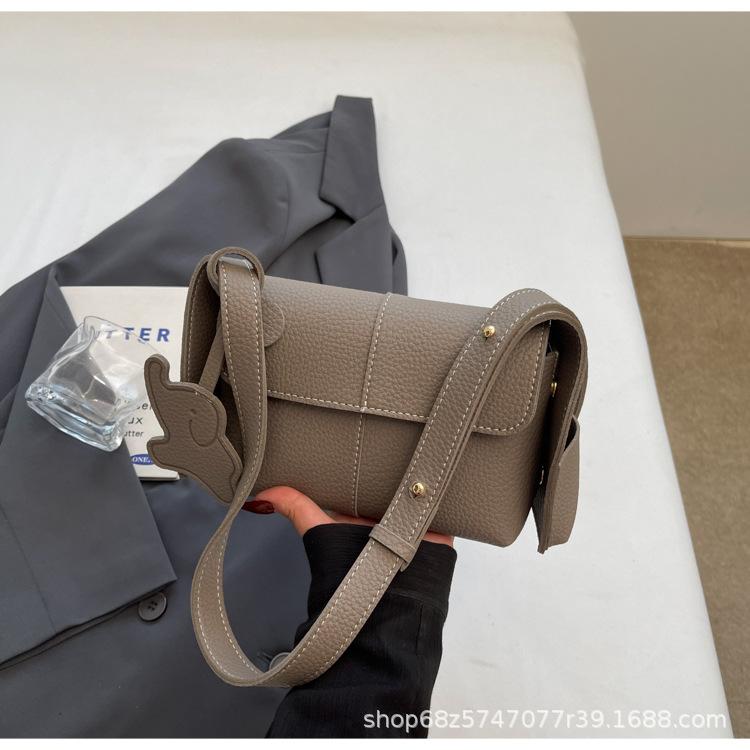 

Niche fashion retro handbag bag 2025 spring and summer cute commuter shoulder bag simple texture crossbody small square bag серый