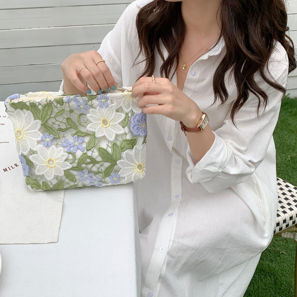 

Delicate Lace Cosmetic Bag Ladies Portable Clutch Small Square Bag Flower Pattern Sweet Style