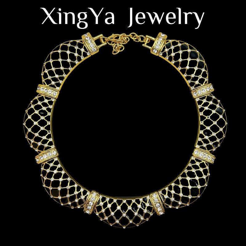 Intage Handmade Enamel Craftsmanship Mesh Full Inlay Fashionable Versatile Charm Necklace Available In Black White Colors