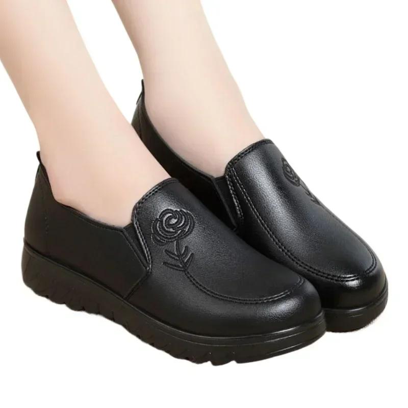 Spring/Autumn Flat Lightweight Casual Mom Shoes Comfortable New Embroidered Fashion Walking Shoes Women Sneakers Chaussure Femme