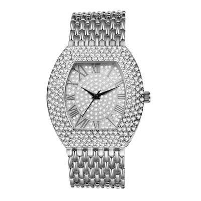 Beliebte und stilvolle analoge Diamant-Armbanduhr für Herren mit einem quadratischen Gehäuse aus Edelstahl und einem wasserdichten silbernen Zifferblatt. Perfekt für oder als Geschenk für oder jede