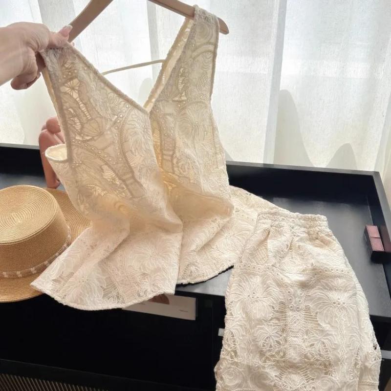 

Women Lace Embroidery V-Neck Sleeveless Top S абрикосовий