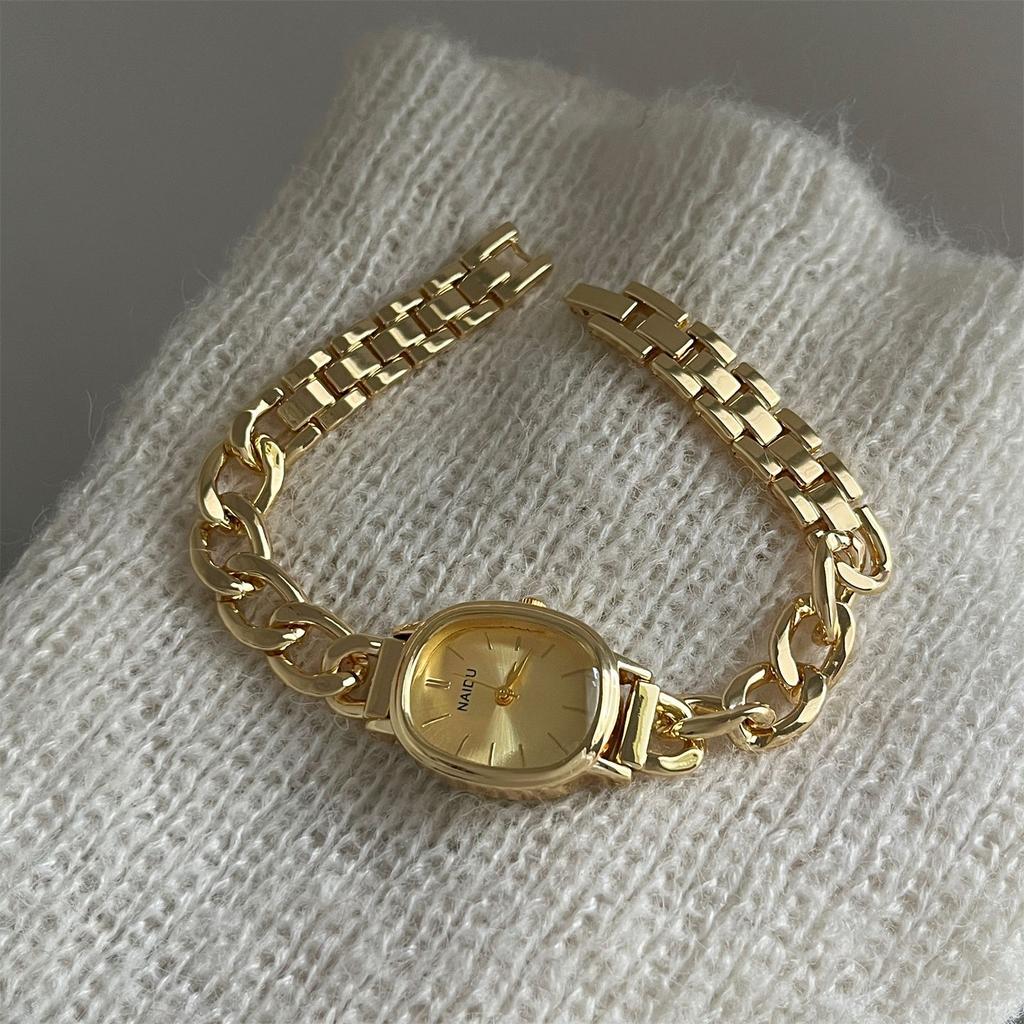Reloj Pulsera Naidu Estilo Vaquero Retro para Mujer Reloj Ovalado de Nicho de Gama Alta Exquisito y Compacto Reloj de Cuarzo